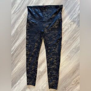SPANX CAMO STRETCH PANTS